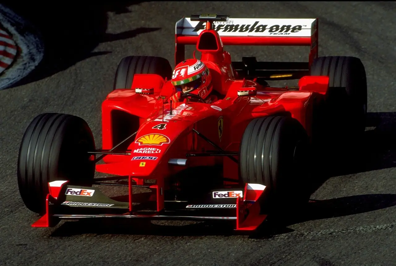 Formel 1-bil på banen
